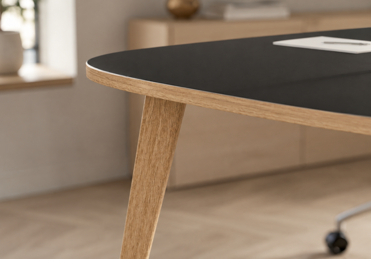 Dettaglio Linea 314 con bordi smussati materiali e finiture coordinate